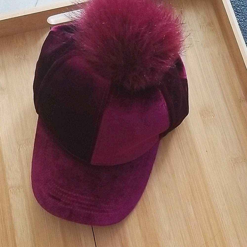Pom pom cap